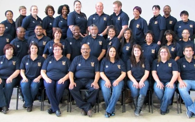 Academia se handboek verskaffers, Bateleurs Boekhandelaars, het die hele personeel bederf met die mooiste blou gholfhempies. Vrydae is Proud Sharkie Day by Academia en personeel dra dan hul personeel hempies. Academia het ook op 31 Augustus afskeid geneem van mej Debbie Barnard. Sy was vyf jaar betrokke by die skool en het Kuns & Kultuur gegee. Me Carla Gouws neem by haar oor. 